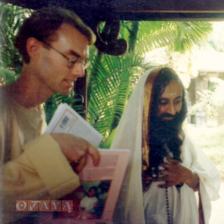 Sukaishi David with Sri Sri Ravi Shankar, Kauai, Hawaii